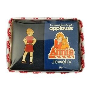 APPLAUSE Vintage 1982 New in Box Little Orphan Annie Laying‎ Lapel Pin